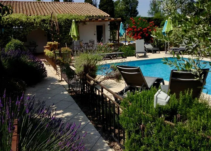 Logis Hotel Restaurant Hostellerie De La Tour