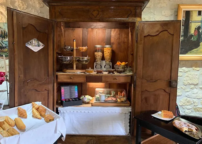 Logis Hotel Restaurant Hostellerie De La Tour