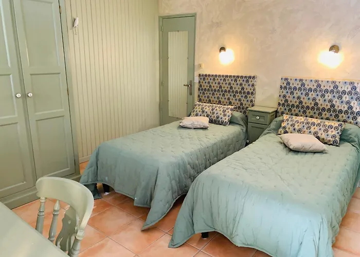 Logis Hotel Restaurant Hostellerie De La Tour