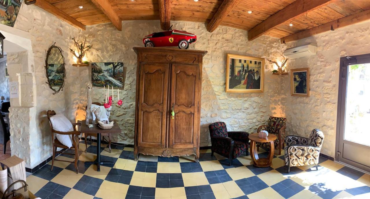 Hotel Logis Restaurant De La Tour 2*