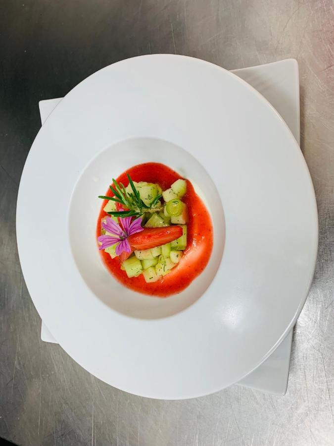Hotel Logis Restaurant De La Tour Fontvieille