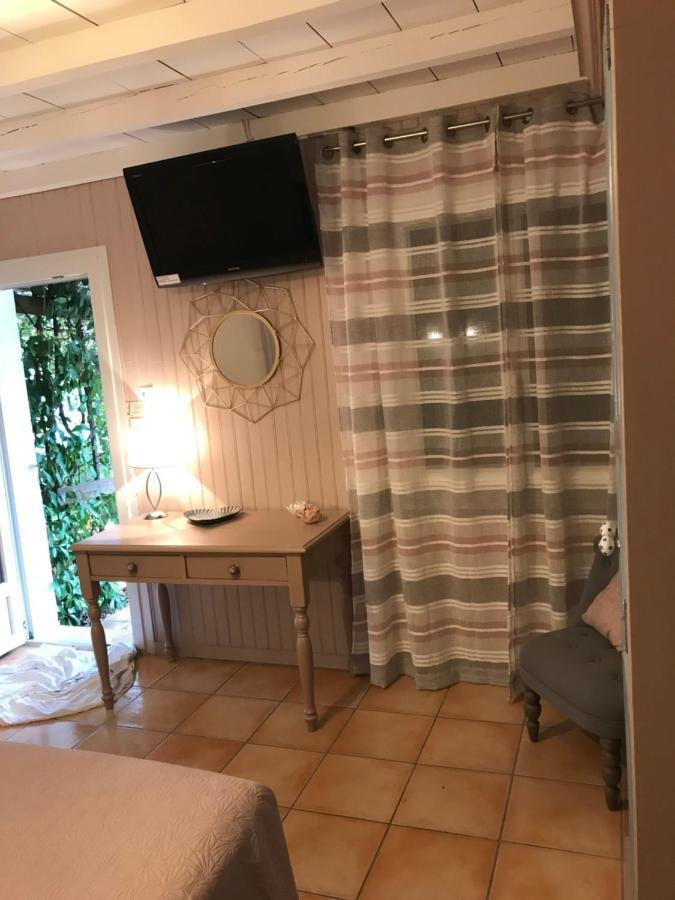 Logis Restaurant De La Tour Fontvieille